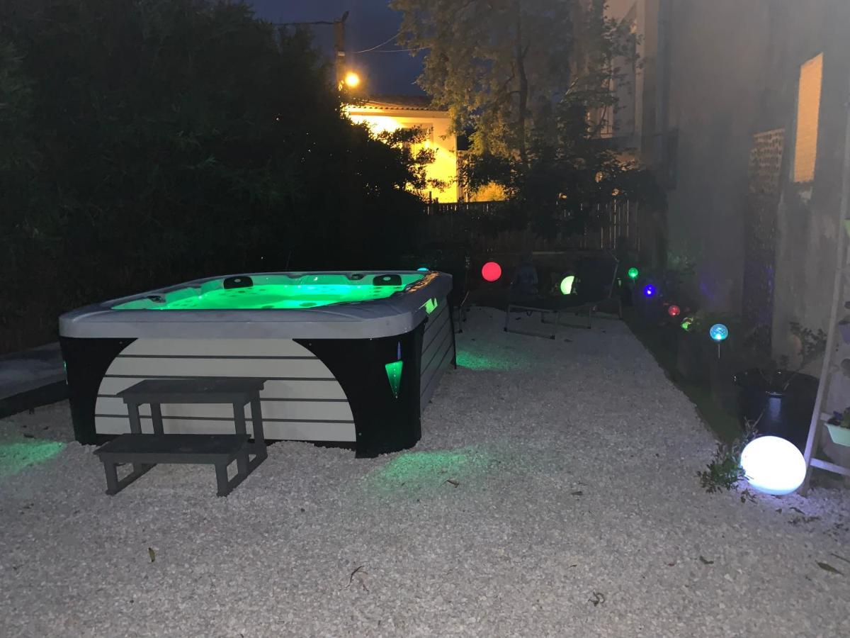 Les Dahlias Appartement 4 Personnes Jacuzzi Barbecue Jardin Arbore Climatise Agde Zewnętrze zdjęcie